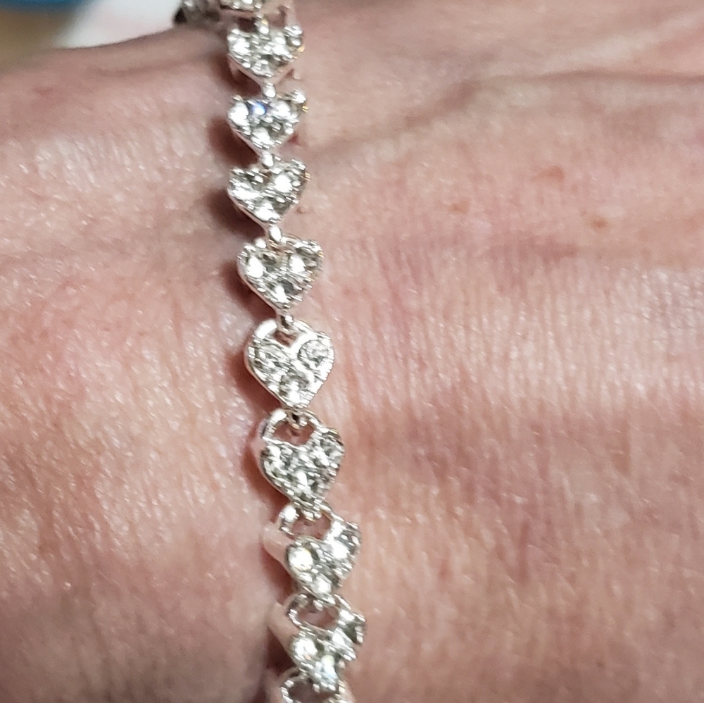 GORGEOUS Silver Tone Heart Shaped Link Zirconia Bracelet